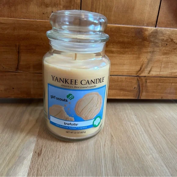 Yankee Candle Large Jar Candle 22oz -Trefoils Girl Scout Cookies - Picture 2 of 5